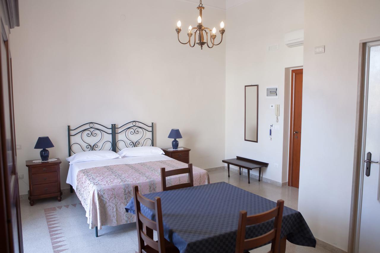 Albergo Lucy Trani Δωμάτιο φωτογραφία