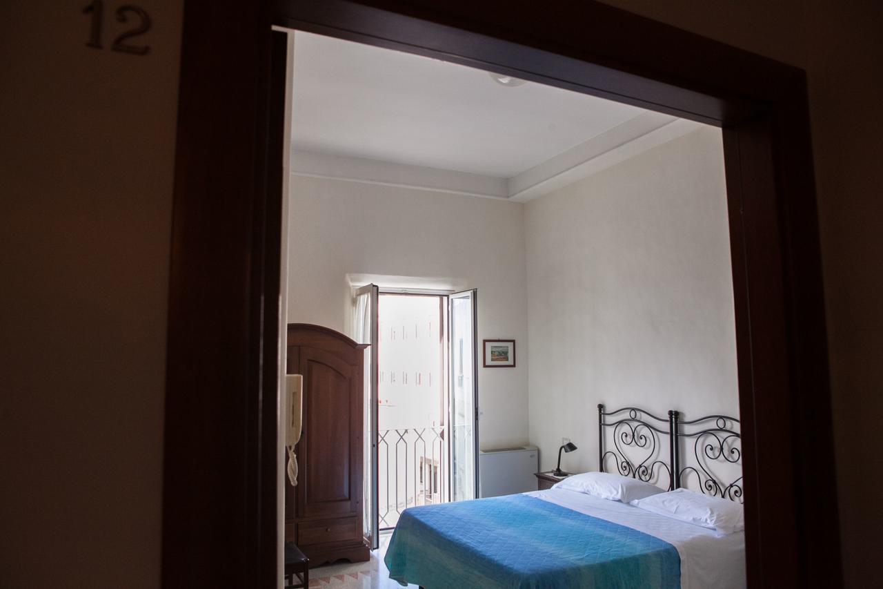 Albergo Lucy Trani Εξωτερικό φωτογραφία